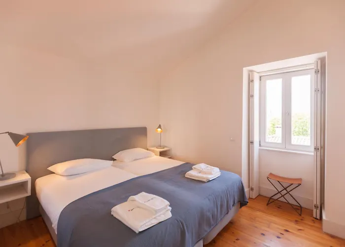 Flh S Bento Minimalist Luminous Flat شقة